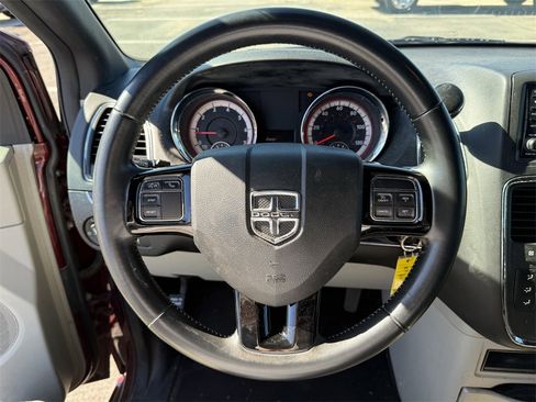 Used 2017 Dodge Grand Caravan SE image 14
