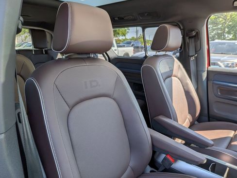 Used 2025 Volkswagen ID. Buzz Pro S Plus image 38