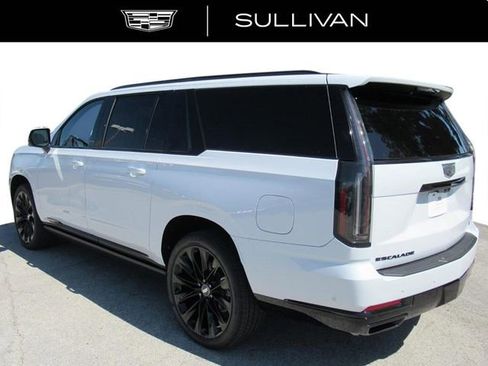 New 2026 Cadillac Escalade ESV Platinum Sport w/ LPO, ONYX Package image 4