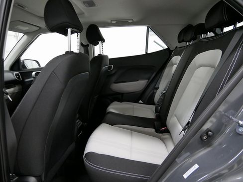Used 2025 Hyundai Venue SEL image 16