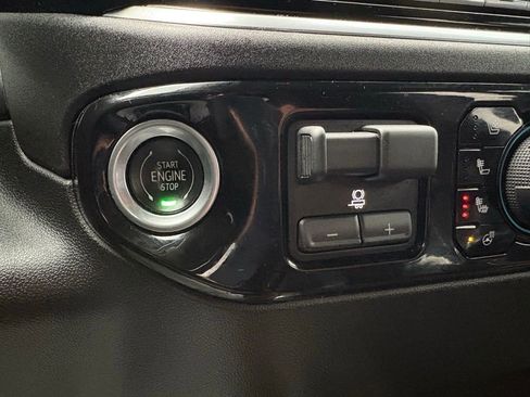 Used 2022 Chevrolet Silverado 1500 High Country w/ Technology Package image 39