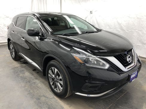 Used 2018 Nissan Murano S image 2