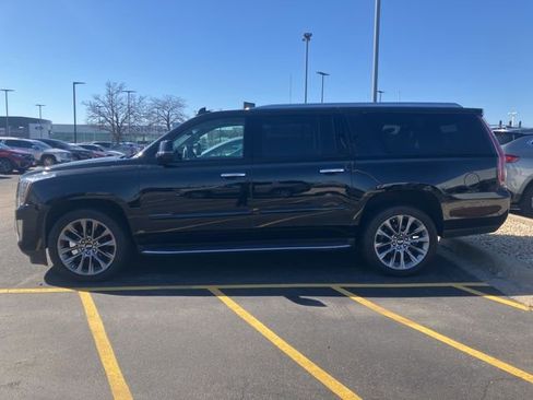 Used 2019 Cadillac Escalade ESV Luxury w/ Escalade Sport Edition image 2