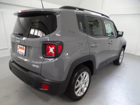 Certified 2022 Jeep Renegade Latitude w/ Convenience Group AWD/4WD image 24
