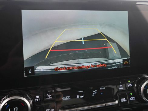 Used 2025 Toyota Highlander Limited AWD/4WD image 32