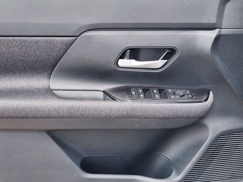 New 2025 Nissan Kicks SV AWD/4WD image 17
