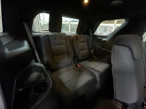 Used 2017 Ford Explorer XLT w/ Equipment Group 201A FWD image 26