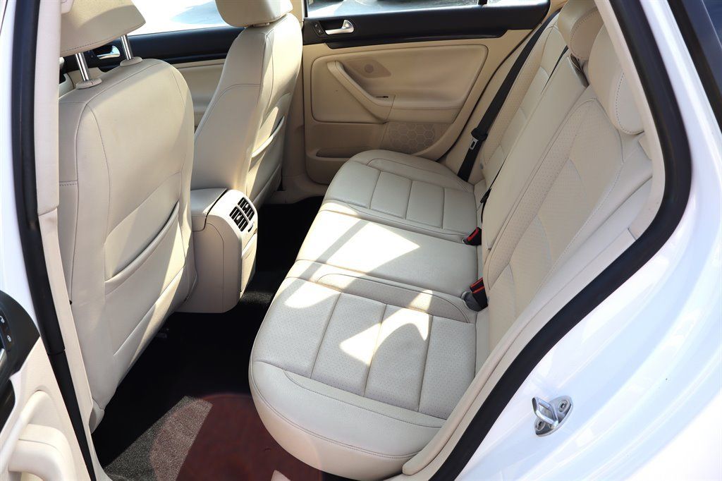 Used 2012 Volkswagen Jetta TDI FWD image 16