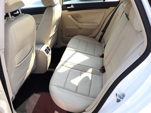 Used 2012 Volkswagen Jetta TDI FWD image 16