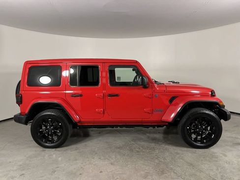 Used 2025 Jeep Wrangler Unlimited Sahara w/ Safety Group AWD/4WD image 9