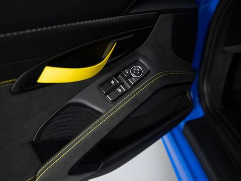 Certified 2025 Porsche 718 Cayman GT4 RS RWD image 21