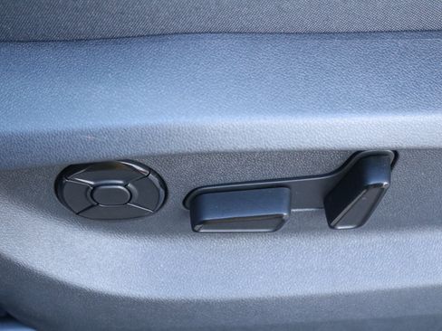 New 2025 Volkswagen Tiguan SE image 15