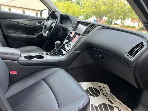 Used 2017 INFINITI Q50 2.0t w/ Moonroof Package RWD image 22