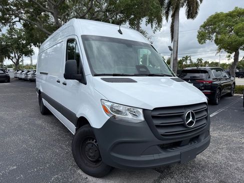Used 2025 Mercedes-Benz Sprinter 2500 image 1
