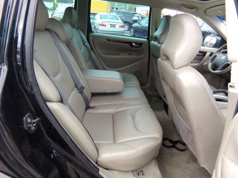 Used 2004 Volvo V70 AWD/4WD image 24
