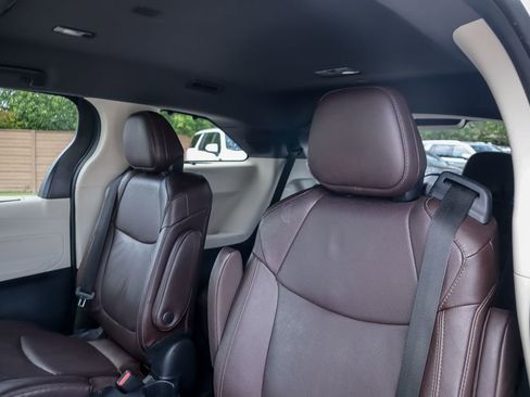 Used 2023 Toyota Sienna Platinum image 24