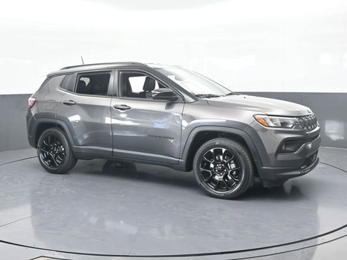 Used 2022 Jeep Compass Altitude image 3