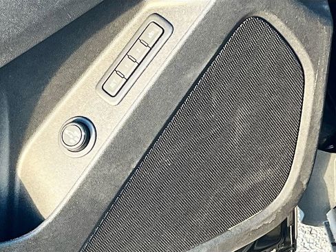 Used 2024 Chevrolet Equinox Premier image 18