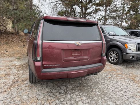 Used 2019 Cadillac Escalade Premium Luxury image 8