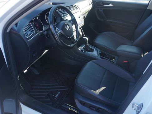 Used 2018 Volkswagen Tiguan SE FWD image 8