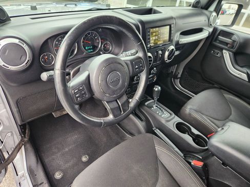 Used 2014 Jeep Wrangler Unlimited Sahara w/ Max Tow Package AWD/4WD image 26