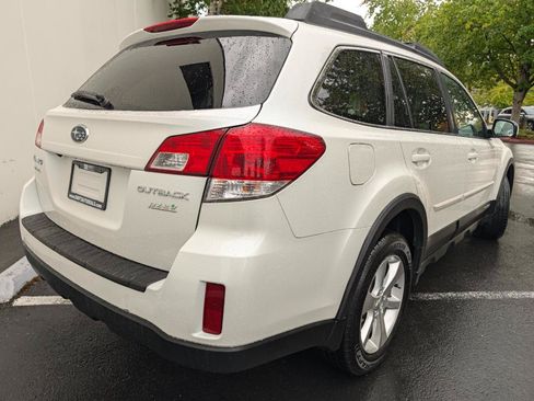 Used 2014 Subaru Outback 2.5i Limited w/ Moonroof Package AWD/4WD image 6