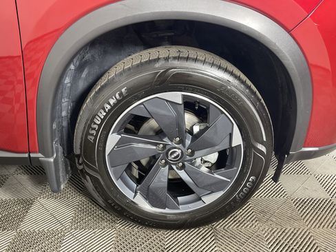 Used 2024 Nissan Rogue SV image 7