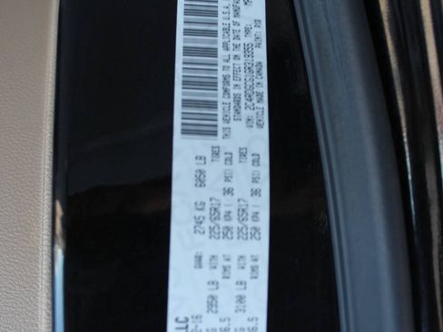 Used 2016 Dodge Grand Caravan SXT FWD image 13