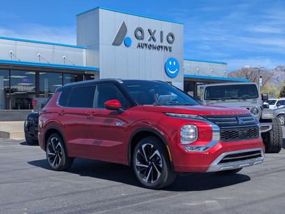 Used 2025 Mitsubishi Outlander 4WD Plug-In Hybrid