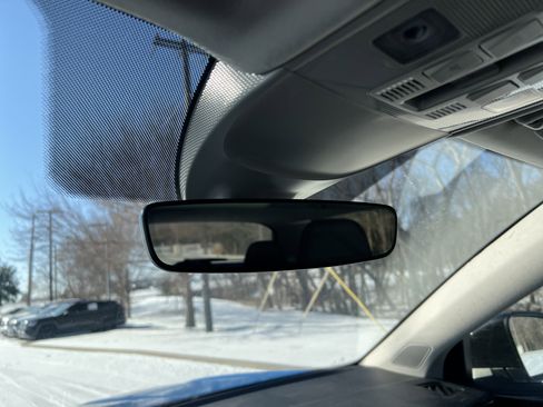 Certified 2024 Volkswagen Taos SE image 25