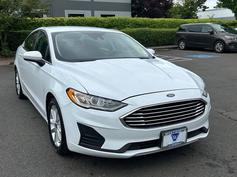Used 2019 Ford Fusion SE FWD image 1