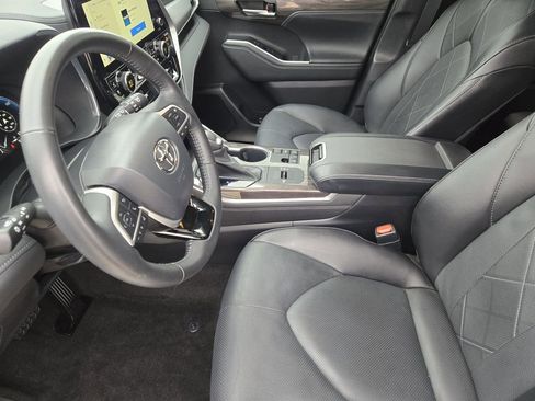 Used 2023 Toyota Highlander Platinum image 15