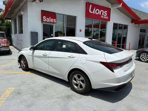 Used 2021 Hyundai Elantra SE FWD image 2