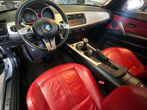 Used 2005 BMW Z4 3.0i RWD image 12