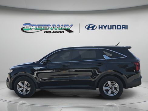 Used 2023 Kia Sorento LX FWD image 4