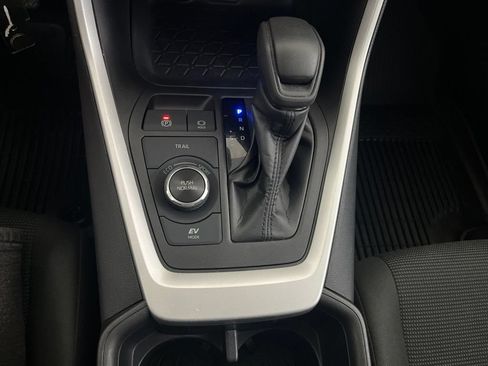 Used 2022 Toyota RAV4 LE AWD/4WD image 71