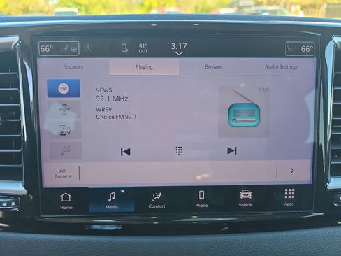 Used 2024 Chrysler Pacifica Touring-L FWD image 24