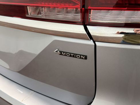 Used 2025 Volkswagen Atlas SEL AWD/4WD image 54