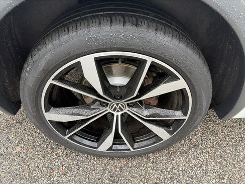 Used 2022 Volkswagen Tiguan SEL R-Line AWD/4WD image 14