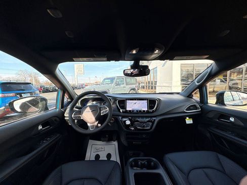 New 2026 Chrysler Pacifica Select FWD image 12