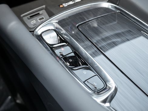 Used 2023 Buick Enclave Essence w/ LPO, Touring Package image 33