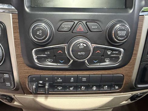 Used 2014 RAM 1500 Laramie w/ Convenience Group AWD/4WD image 19