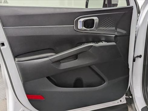 Used 2022 Kia Sorento LX image 13