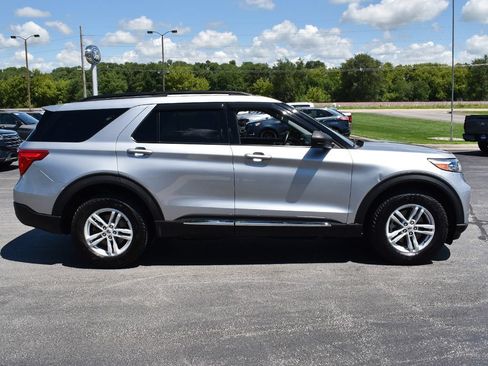 Used 2022 Ford Explorer XLT w/ Equipment Group 202A AWD/4WD image 15