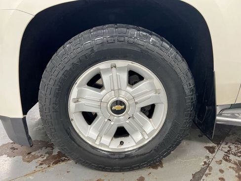 Used 2015 Chevrolet Tahoe LTZ AWD/4WD image 31