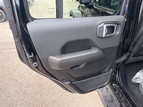 New 2026 Jeep Wrangler Unlimited Sahara AWD/4WD image 21