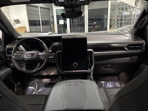 Used 2025 GMC Yukon AT4 w/ AT4 Premium Plus Package image 29