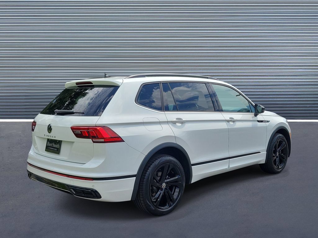 Used 2023 Volkswagen Tiguan SE R-Line FWD image 3