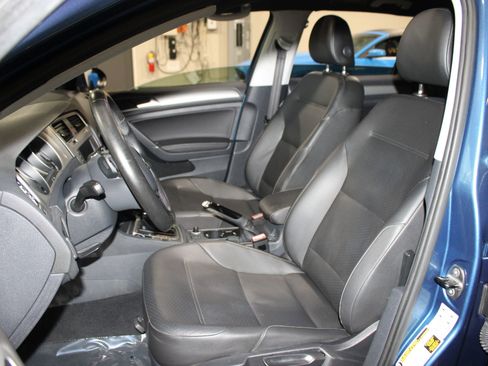 Used 2016 Volkswagen Golf Limited Edition image 24