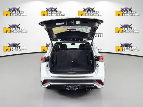 Used 2024 Toyota Highlander XSE AWD/4WD image 25